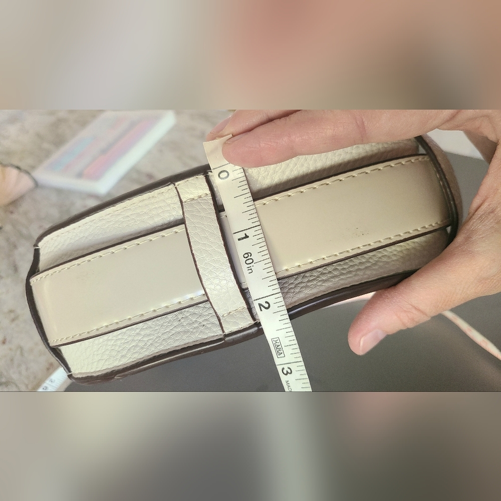 Off White And Brown Contrast PU Leather Bag With Gold Hardware - Picture 5 of 5